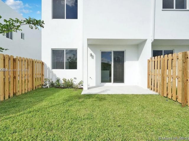 Home for rent at 7231 NW 103th Path 7231 - photo 6274165