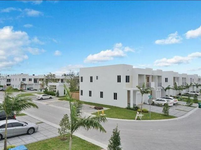 Home for rent at 7231 NW 103th Path 7231 - photo 6274166