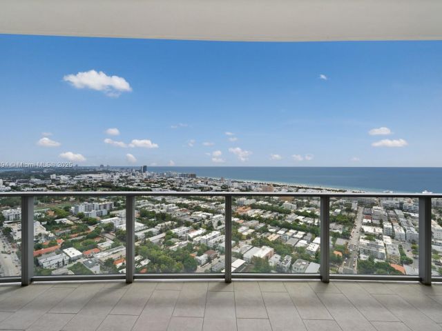 Apartment for sale  Unit #4004 - photo 6275508