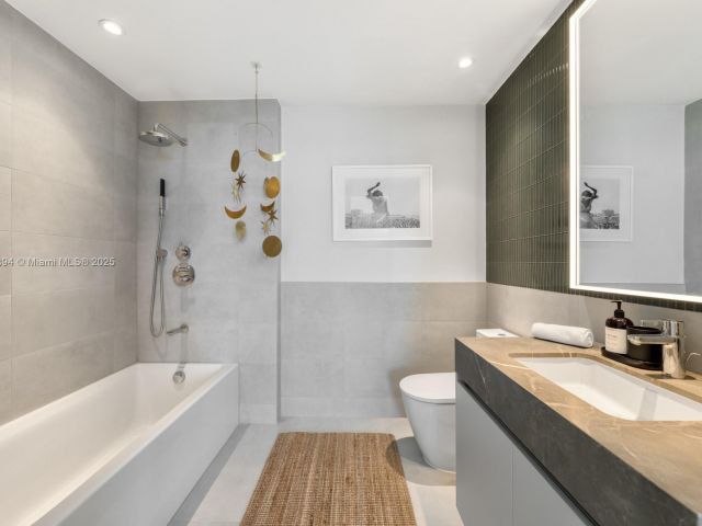 Apartment for sale  Unit #4004 - photo 6275511