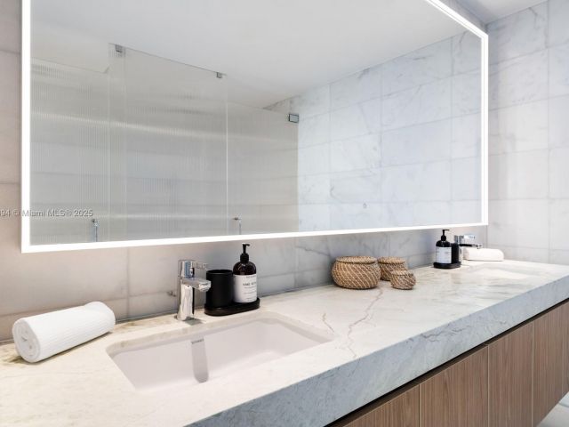 Apartment for sale  Unit #4004 - photo 6275517