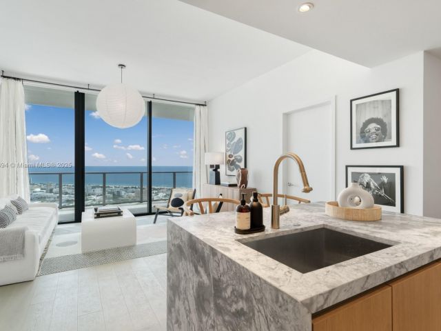 Apartment for sale  Unit #4004 - photo 6275521