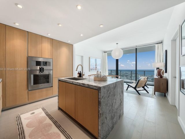 Apartment for sale  Unit #4004 - photo 6275522