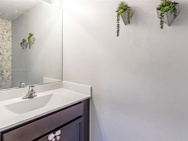 Home for rent at 724 SE 37th Ave - photo 6262310