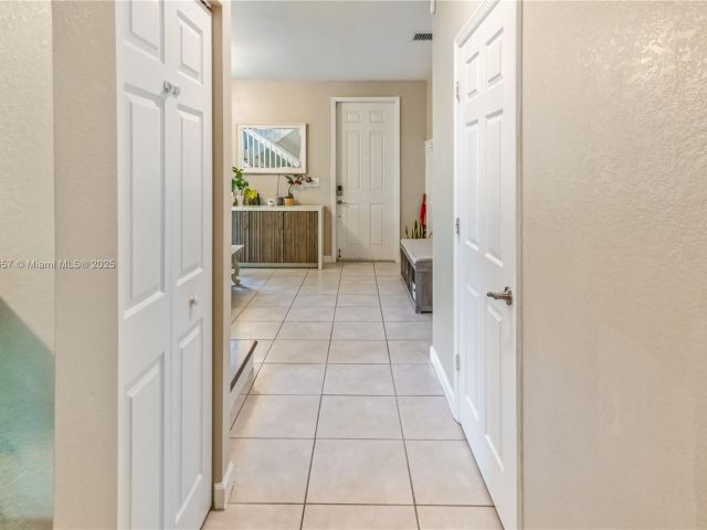 Home for rent at 724 SE 37th Ave - photo 6262311