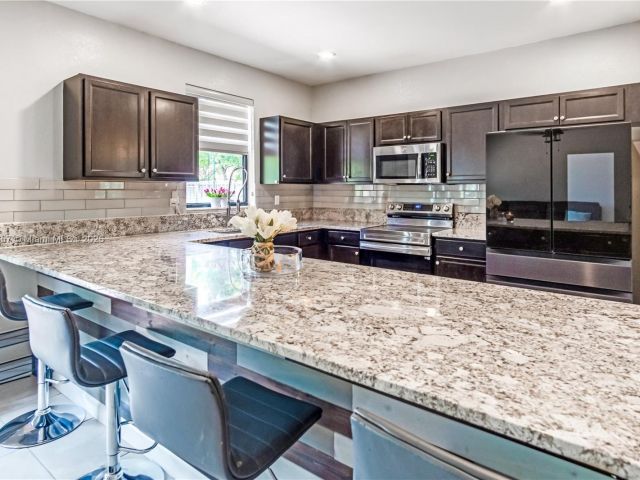 Home for rent at 724 SE 37th Ave - photo 6262313