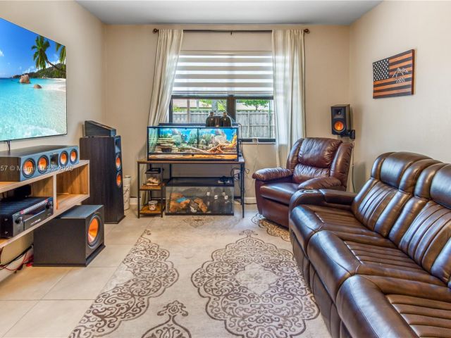 Home for rent at 724 SE 37th Ave - photo 6262314