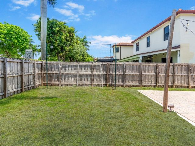 Home for rent at 724 SE 37th Ave - photo 6262321