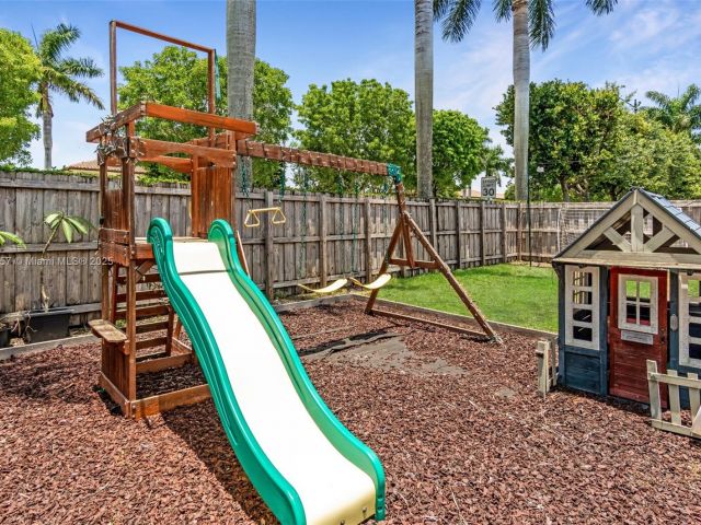 Home for rent at 724 SE 37th Ave - photo 6262322