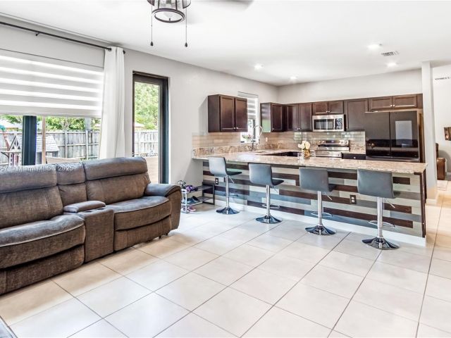 Home for rent at 724 SE 37th Ave - photo 6262325