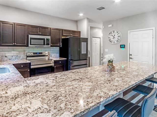 Home for rent at 724 SE 37th Ave - photo 6262328