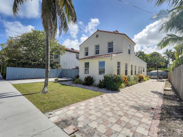 Home for rent at 910 NE 2nd Avenue - photo 6263339