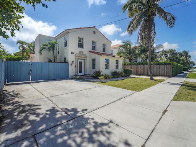 Home for rent at 910 NE 2nd Avenue - photo 6263340