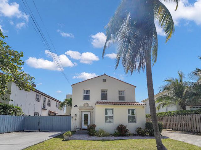 Home for rent at 910 NE 2nd Avenue - photo 6263341