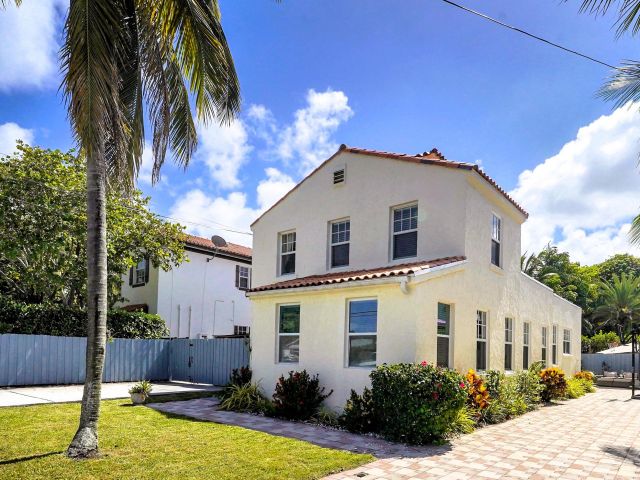 Home for rent at 910 NE 2nd Avenue - photo 6263343