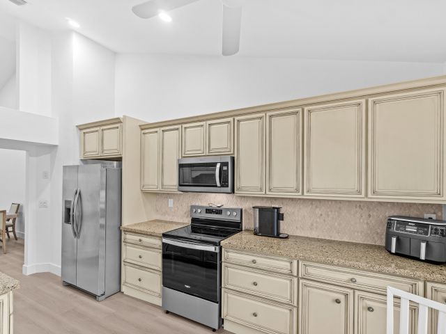 Home for rent at 5097 Windsor Parke Drive - photo 6264518