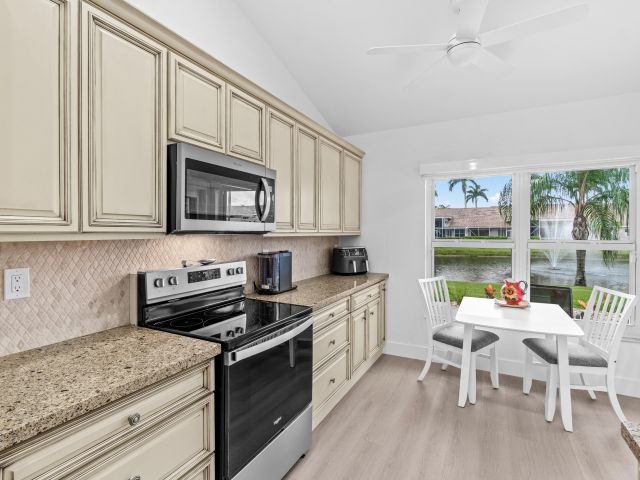 Home for rent at 5097 Windsor Parke Drive - photo 6264523