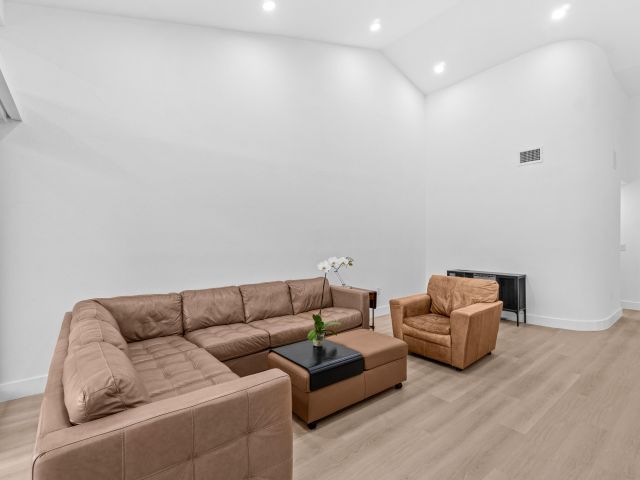 Home for rent at 5097 Windsor Parke Drive - photo 6264526