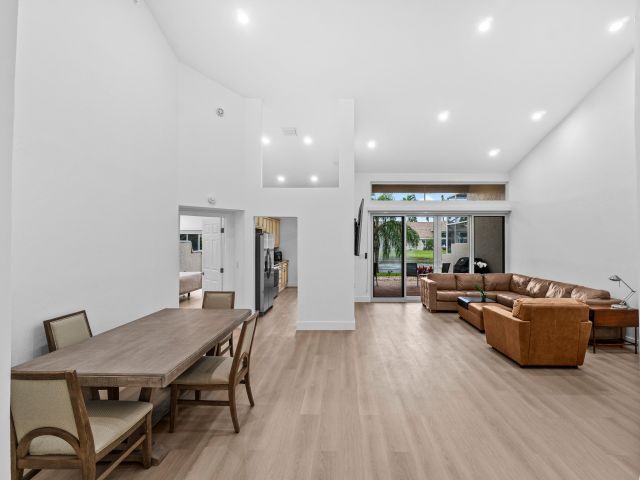 Home for rent at 5097 Windsor Parke Drive - photo 6264529