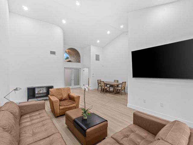 Home for rent at 5097 Windsor Parke Drive - photo 6264530