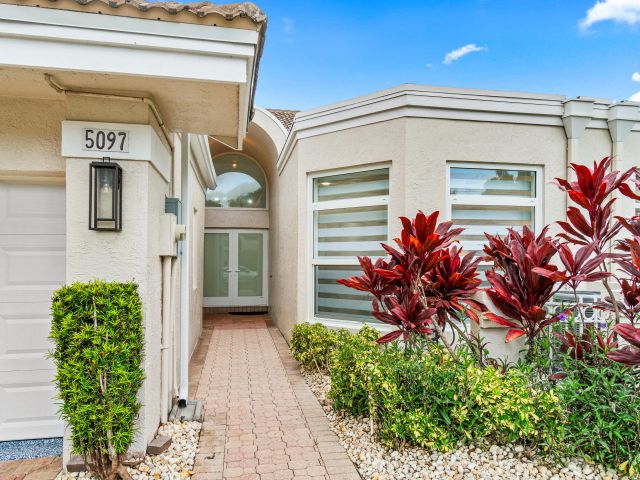 Home for rent at 5097 Windsor Parke Drive - photo 6264531