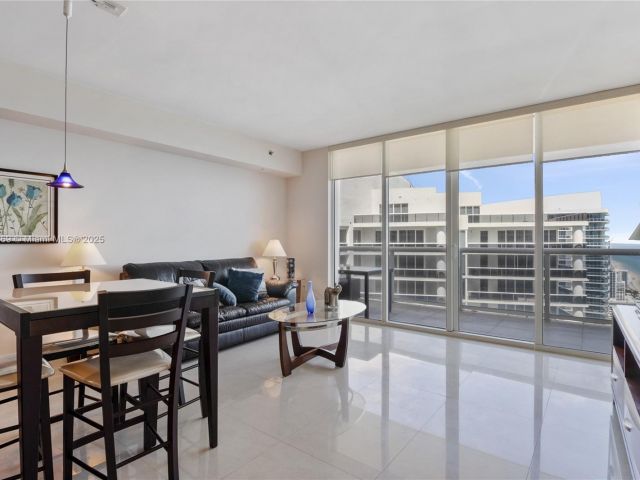 Apartment for rent  Unit #4409 - photo 6265363