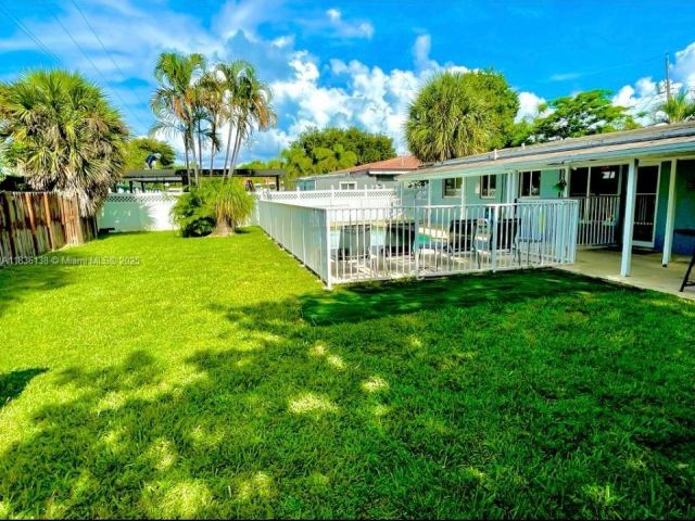 Home for rent at 2233 SE 13th St 2233 - photo 7478586