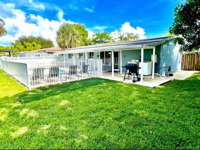 Home for rent at 2233 SE 13th St 2233 - photo 7478588