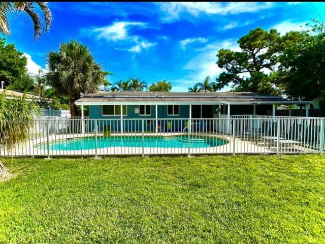 Home for rent at 2233 SE 13th St 2233 - photo 7478590