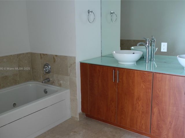 Apartment for rent  Unit # - photo 6265442