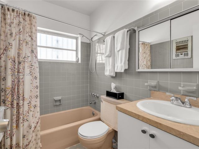 Home for sale at 201 NW 14th Ave - photo 6284883