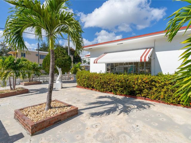 Home for sale at 201 NW 14th Ave - photo 6284897