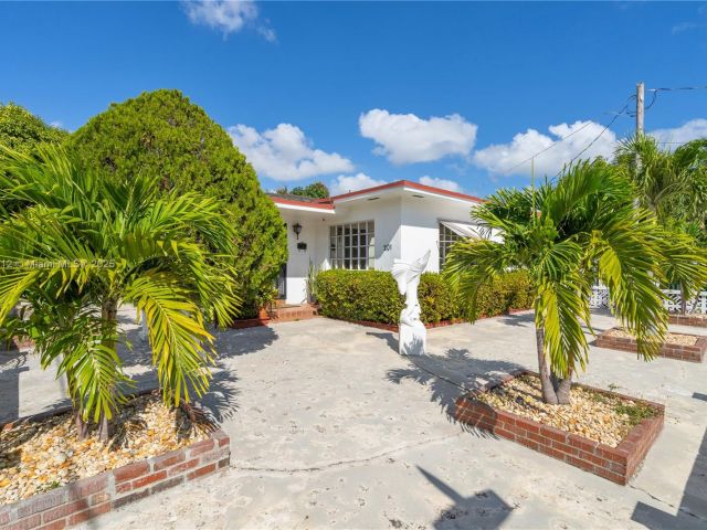 Home for sale at 201 NW 14th Ave - photo 6284900