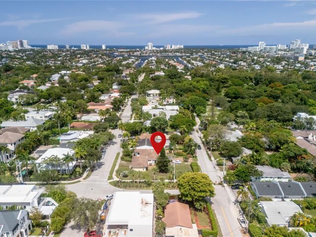 Home for sale at 904 SE 11th Ct - photo 6280641