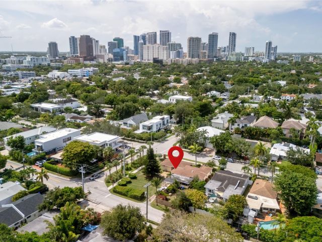 Home for sale at 904 SE 11th Ct - photo 6280642