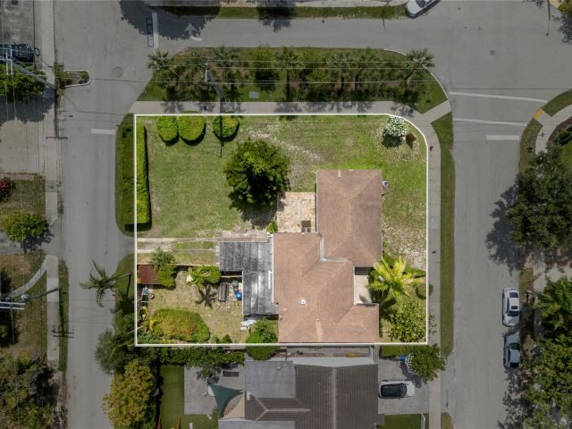 Home for sale at 904 SE 11th Ct - photo 6280643