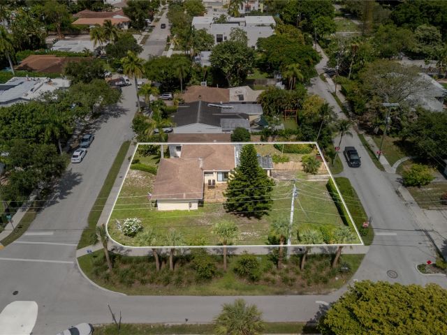 Home for sale at 904 SE 11th Ct - photo 6280644