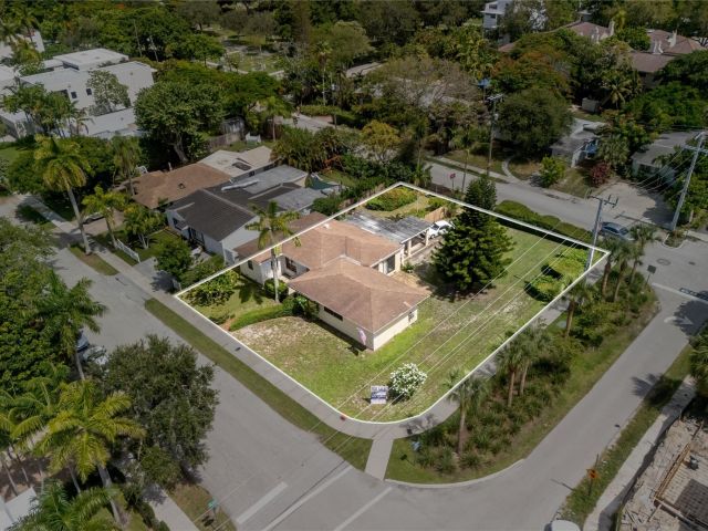 Home for sale at 904 SE 11th Ct - photo 6280645