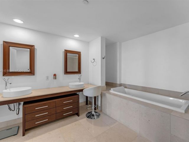 Apartment for sale  Unit #BAY1007 - photo 6267191