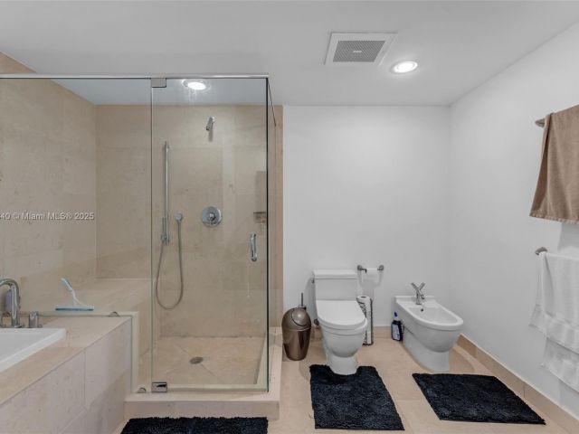 Apartment for sale  Unit #BAY1007 - photo 6267192