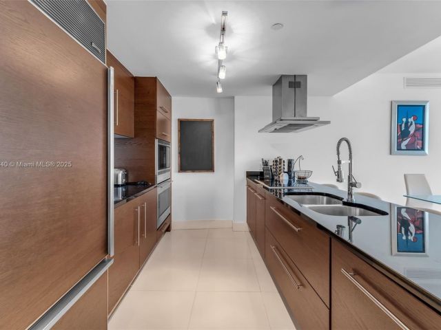 Apartment for sale  Unit #BAY1007 - photo 6267204