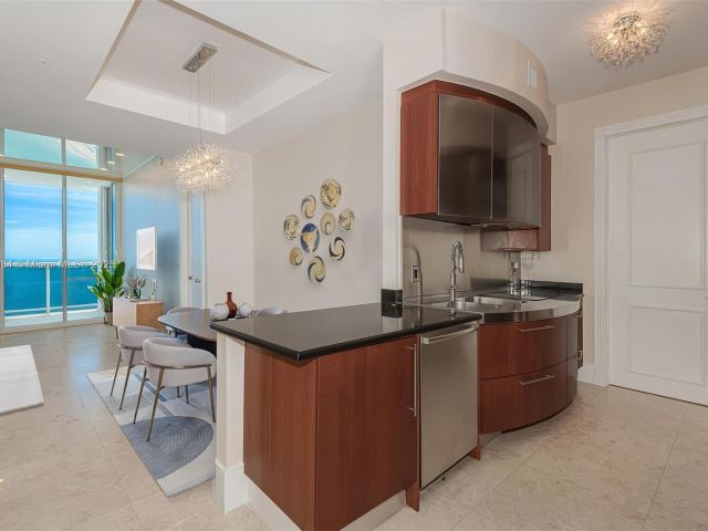 Apartment for sale  Unit #PH5104 - photo 6271587