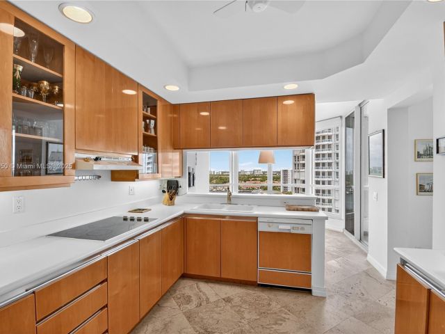 Apartment for sale  Unit #1505 - photo 6287317