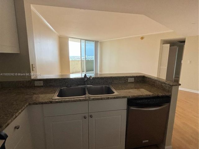 Apartment for sale  Unit #1611 - photo 6269317