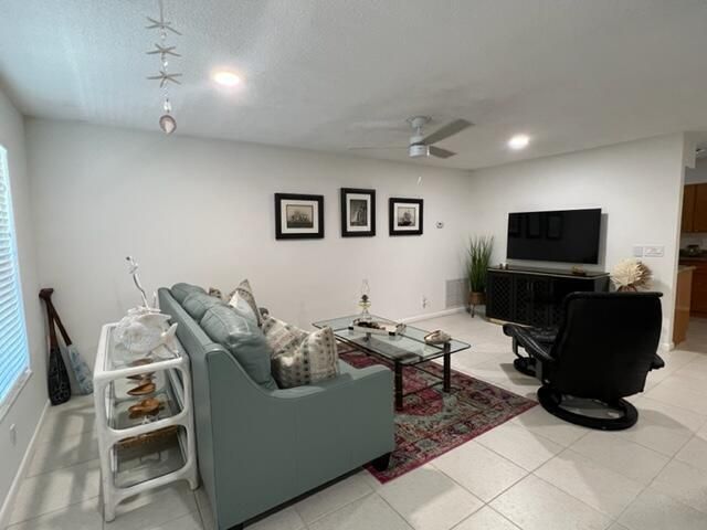 Home for rent at 1260 Manor Drive - photo 6267416