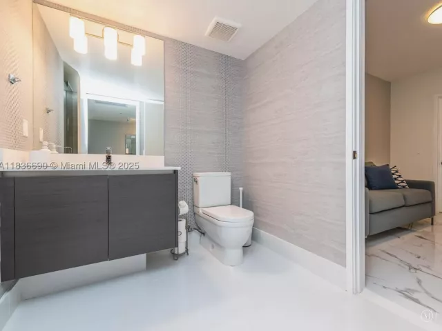 2-bedroom condo for sale in Sunny Isles Beach - 300 Sunny Isles Blvd 5-1605 - MondialRealty