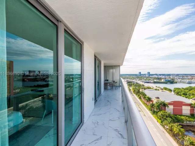 2-bedroom condo for sale in Sunny Isles Beach - 300 Sunny Isles Blvd 5-1605 - MondialRealty