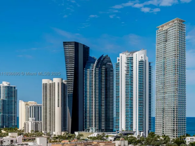 2-bedroom condo for sale in Sunny Isles Beach - 300 Sunny Isles Blvd 5-1605 - MondialRealty