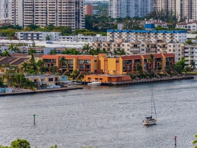 2-bedroom condo for sale in Sunny Isles Beach - 300 Sunny Isles Blvd 5-1605 - MondialRealty
