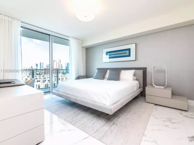 2-bedroom condo for sale in Sunny Isles Beach - 300 Sunny Isles Blvd 5-1605 - MondialRealty